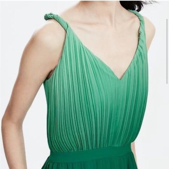 NEW Banana Republic Green Ombré Pleated Fit and Flare Twist Strap Midi Dress - Picture 2 of 8